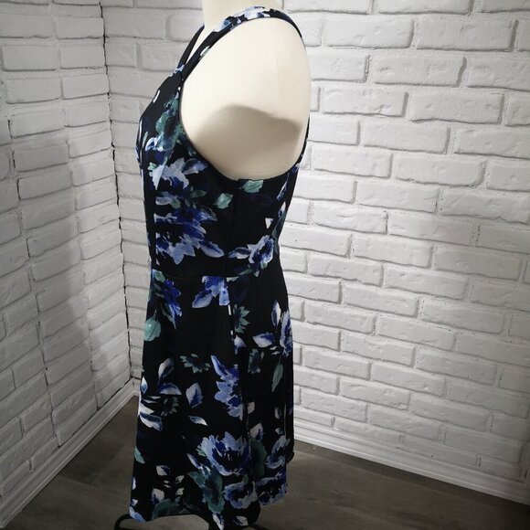 Guilty Ladies Black with Flower Pattern Size Large Sleeveless Halter Dress - Picture 4 of 8